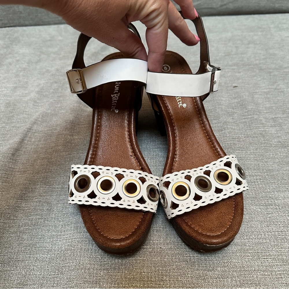 Nature Breeze White and Brown Sandals